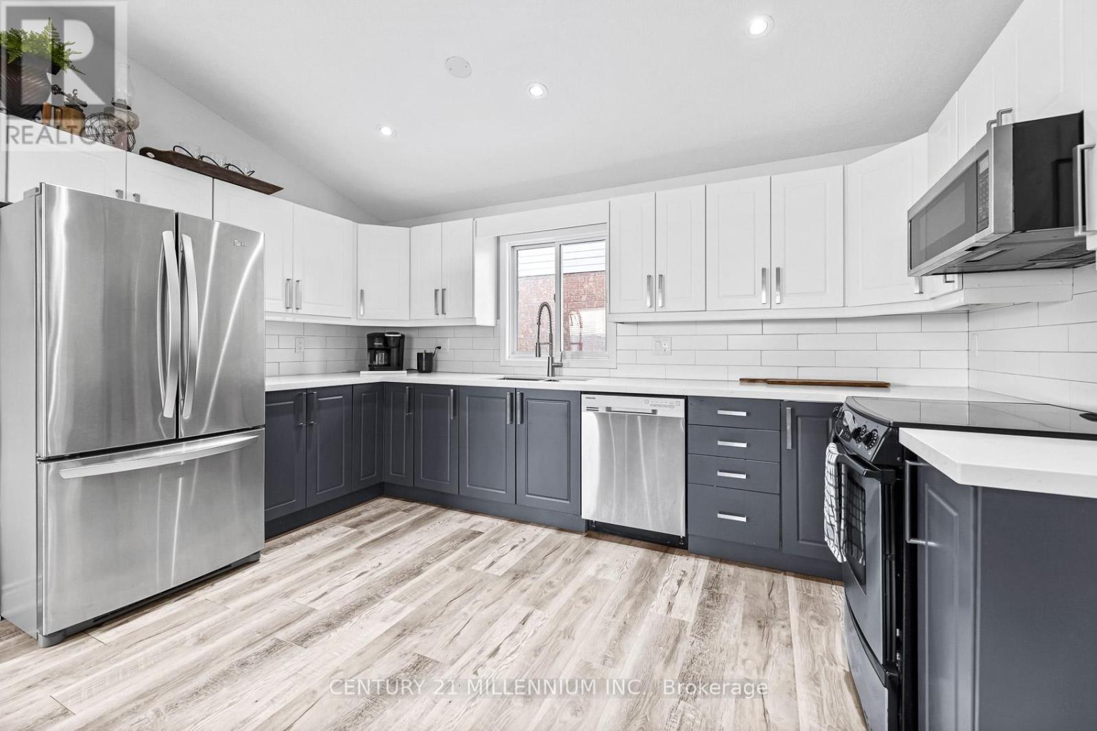 82 Orchid Crescent, Kitchener, ON - Indoor Photo Showing Kitchen With Upgraded Kitchen