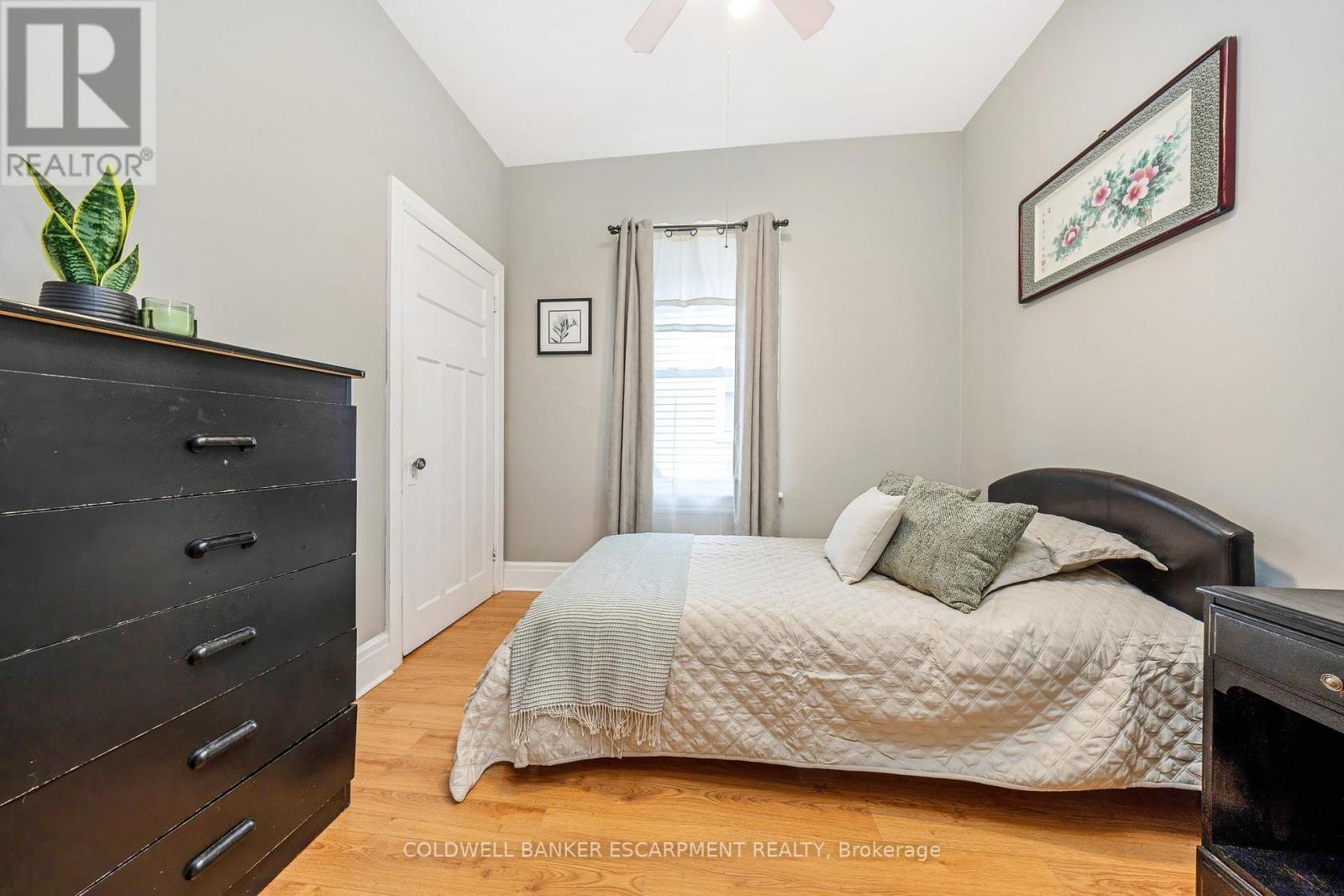 122 Cedar Street, Cambridge, ON - Indoor Photo Showing Bedroom