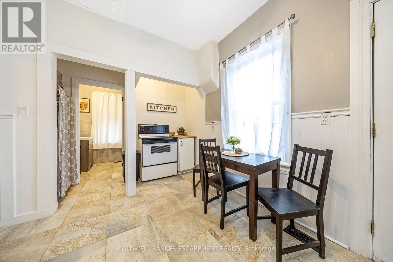 122 Cedar Street, Cambridge, ON - Indoor Photo Showing Other Room