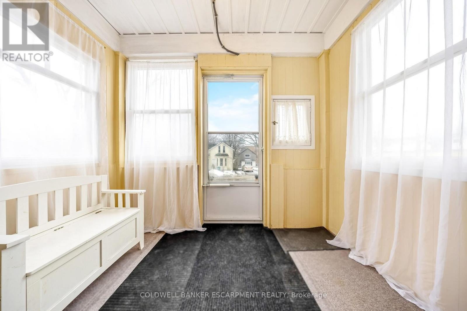 122 Cedar Street, Cambridge, ON - Indoor Photo Showing Other Room