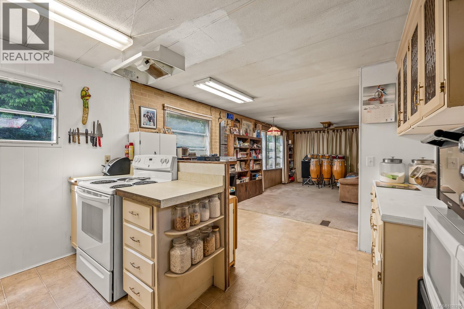 1255 Wilkinson Rd, Comox, BC