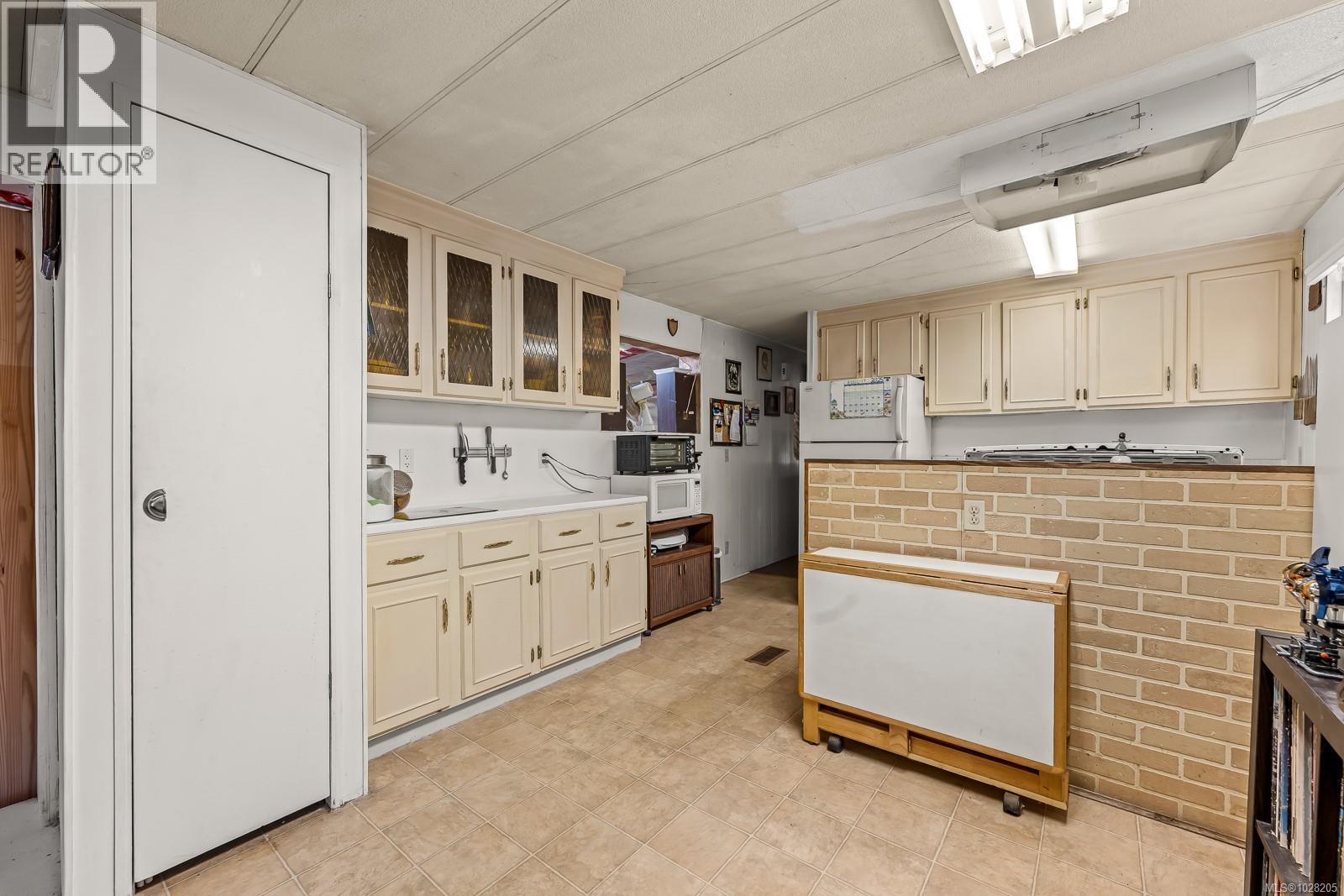 1255 Wilkinson Rd, Comox, BC