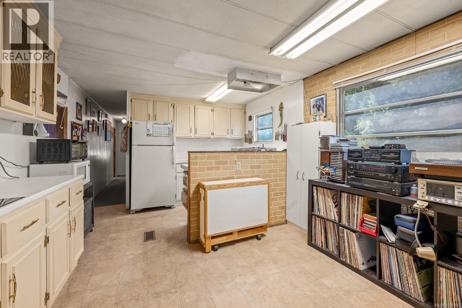 1255 Wilkinson Rd, Comox, BC