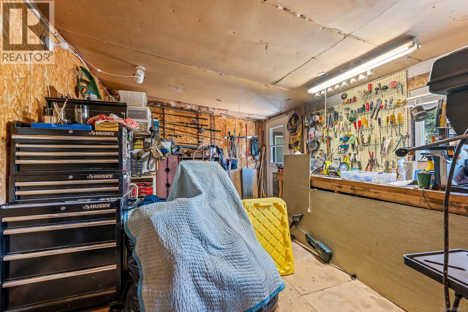 1255 Wilkinson Rd, Comox, BC