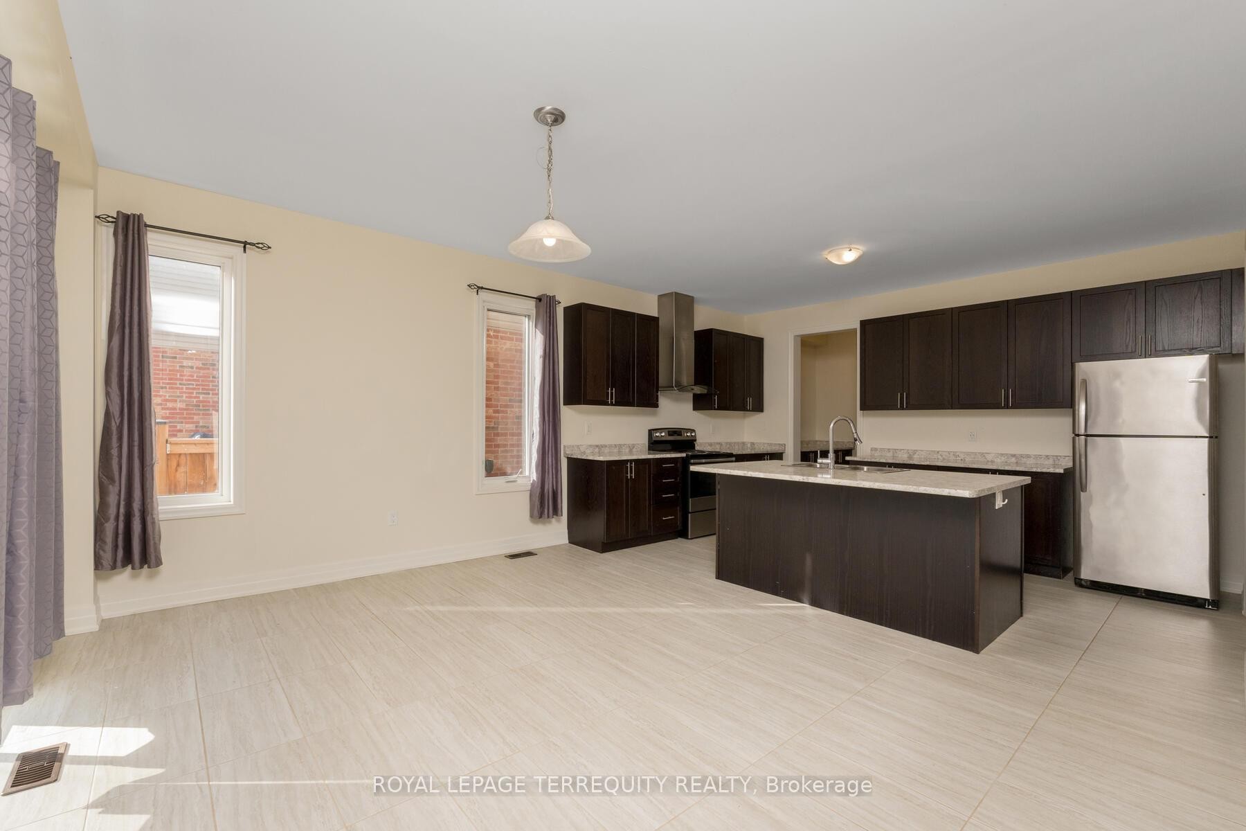 4516 Eclipse Way, Niagara Falls, ON - Indoor Photo Showing Kitchen