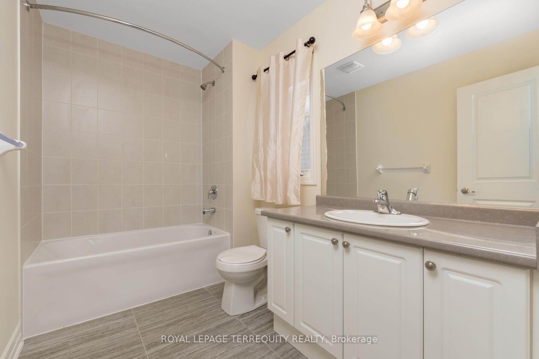 4516 Eclipse Way, Niagara Falls, ON - Indoor Photo Showing Bathroom