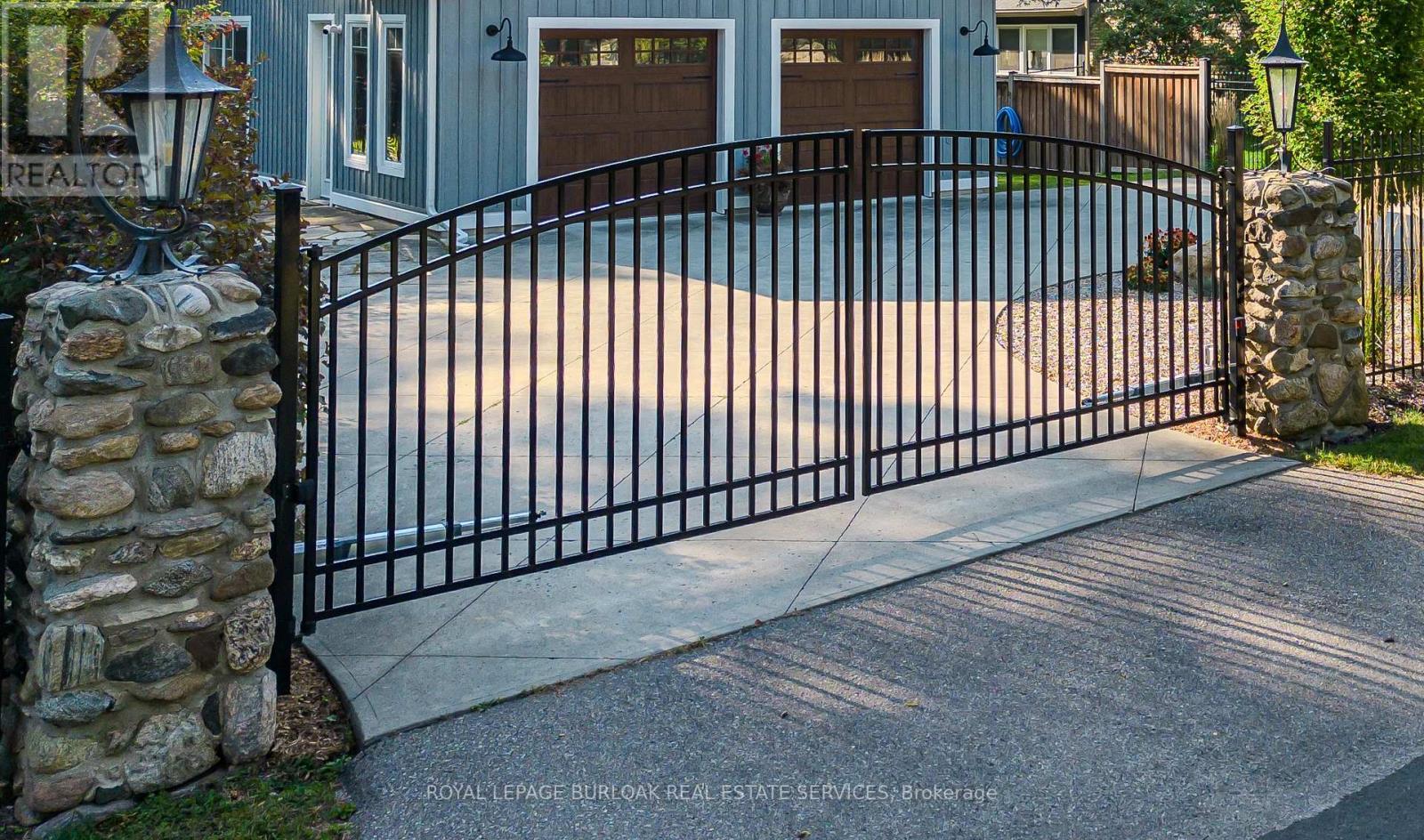 6306 Mcniven Road, Burlington, ON - Outdoor