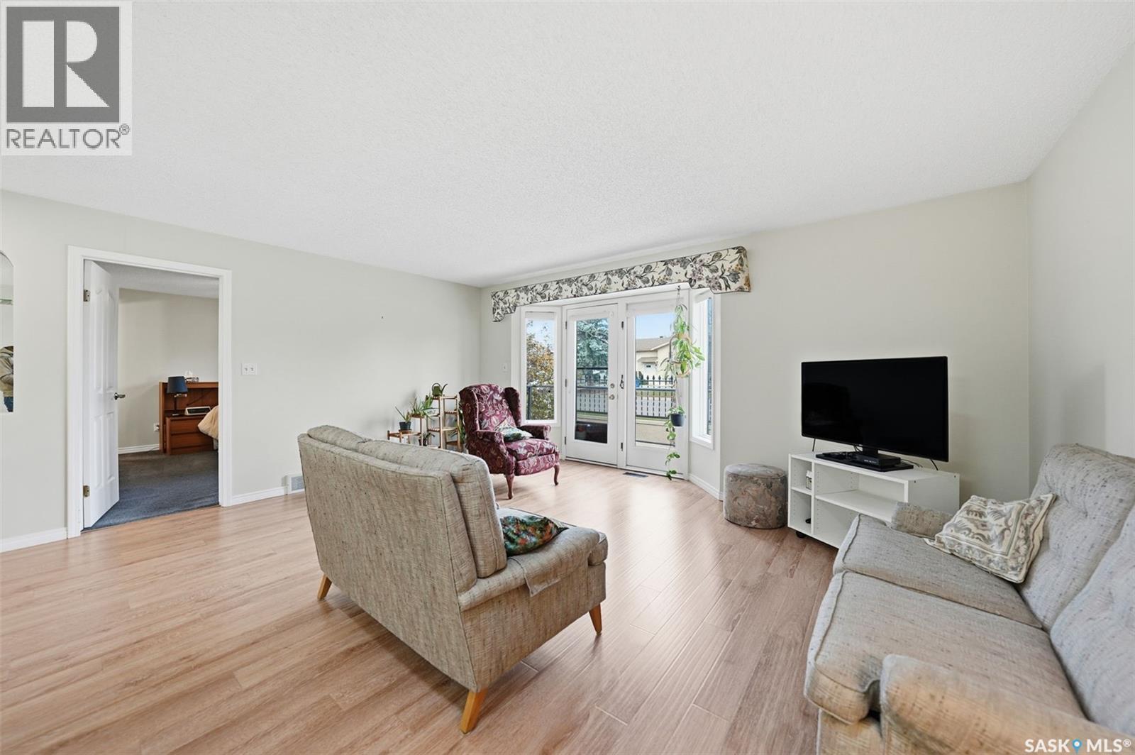40 3415 Calder Crescent, Saskatoon, SK - Indoor Photo Showing Living Room