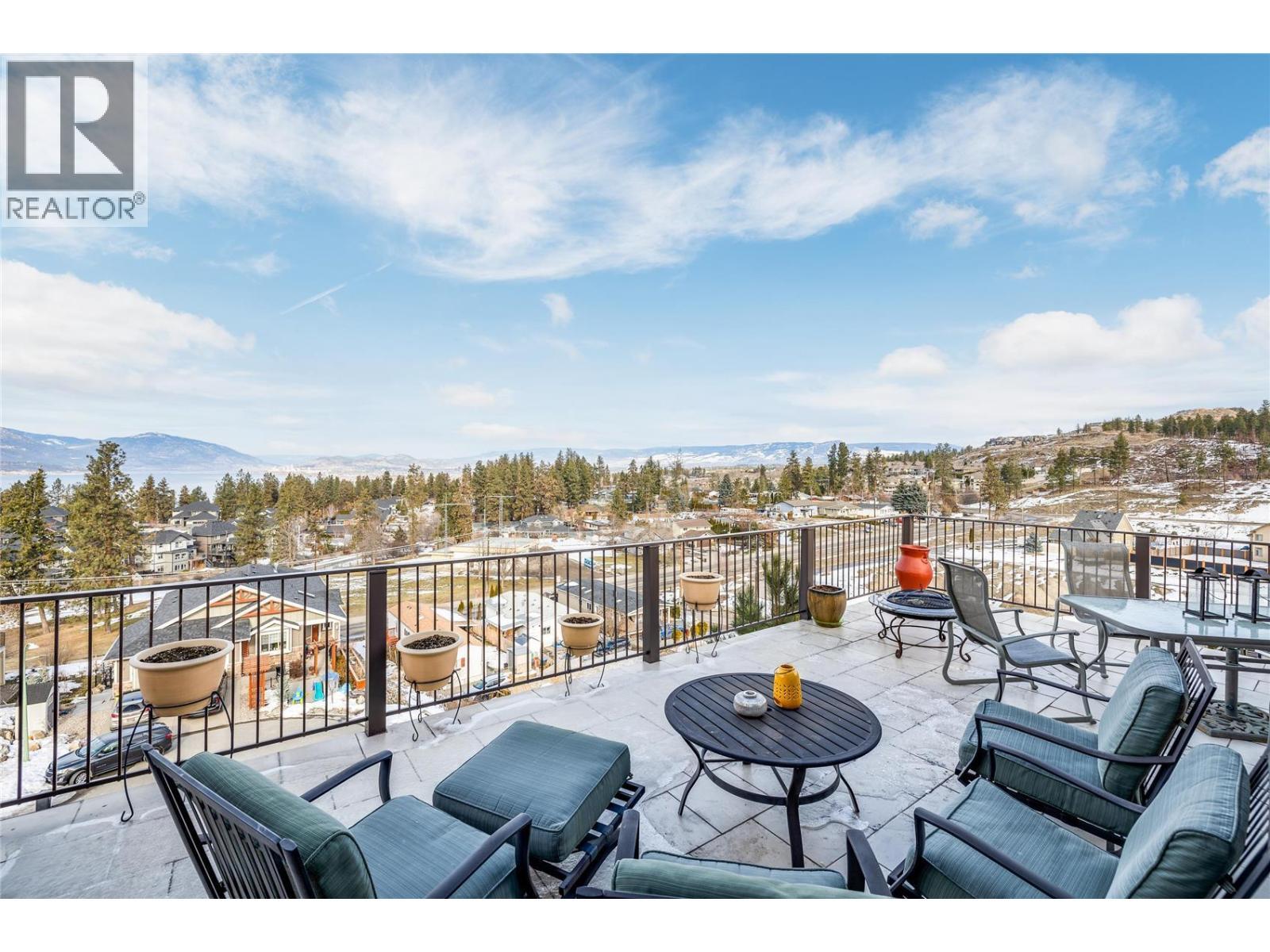 Lakeview home in Upper Mission - 375 Trumpeter Court, Kelowna, BC - Outdoor
