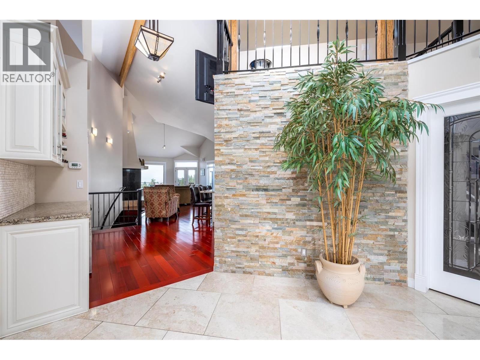 Lobby - 375 Trumpeter Court, Kelowna, BC - Indoor