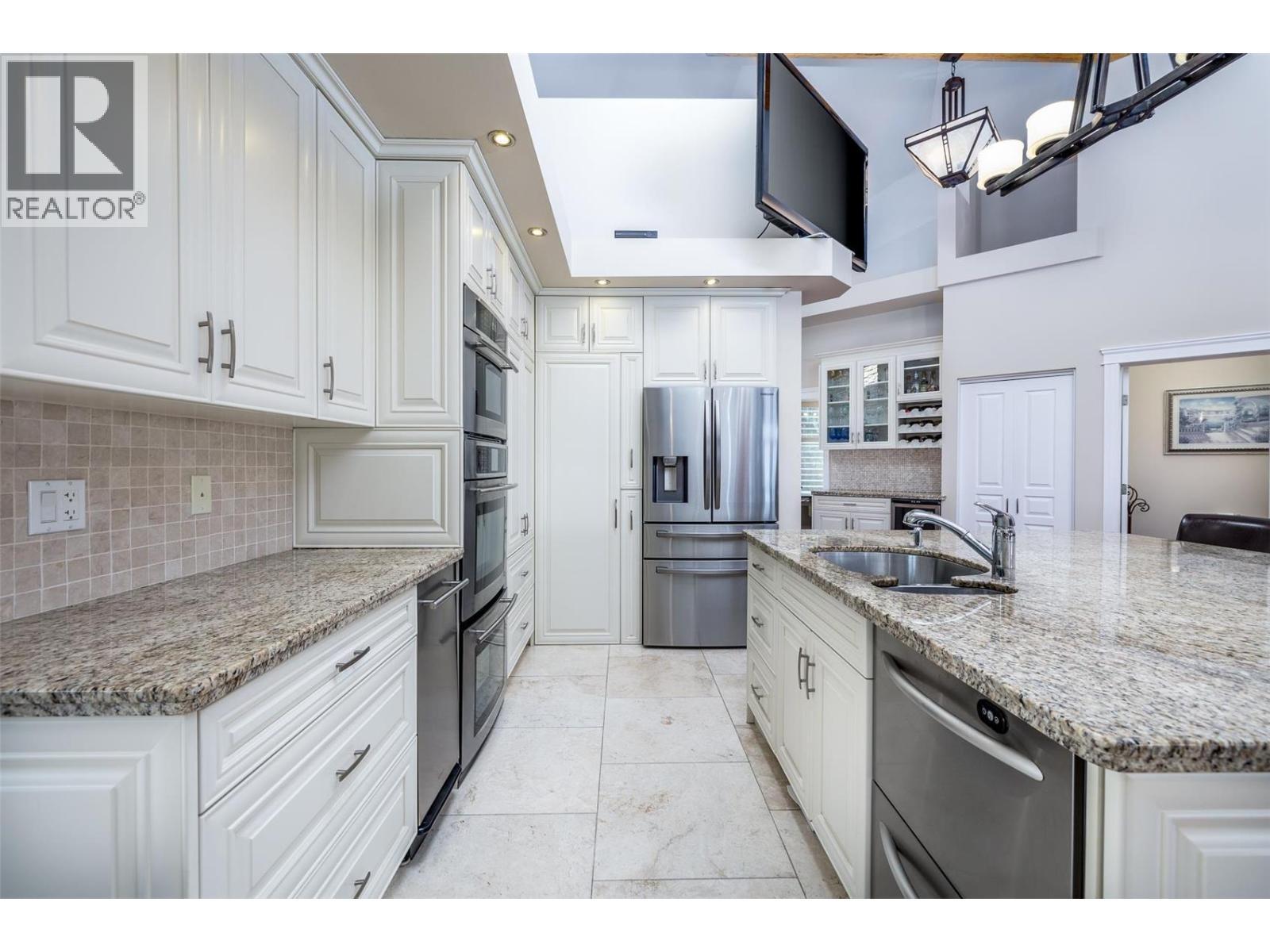 High end stainless steel appliances - 375 Trumpeter Court, Kelowna, BC - Indoor Photo Showing Kitchen With Double Sink With Upgraded Kitchen