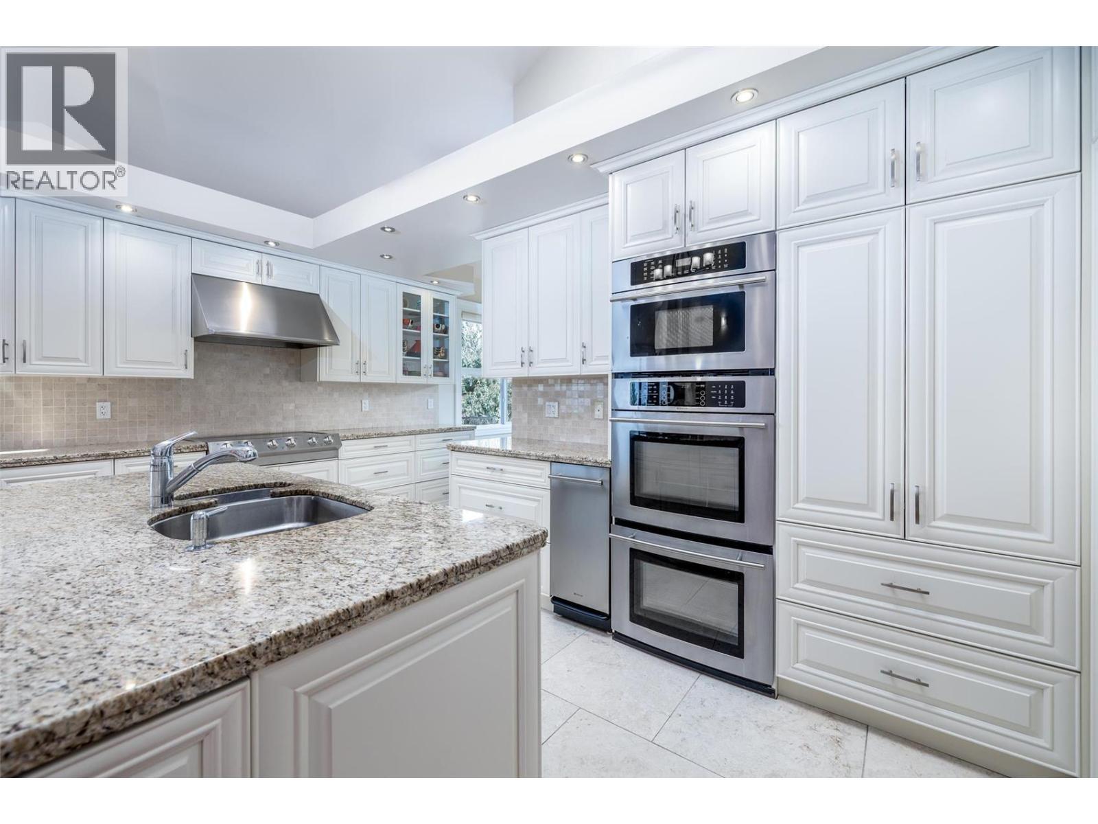 Double granite island - 375 Trumpeter Court, Kelowna, BC - Indoor Photo Showing Kitchen