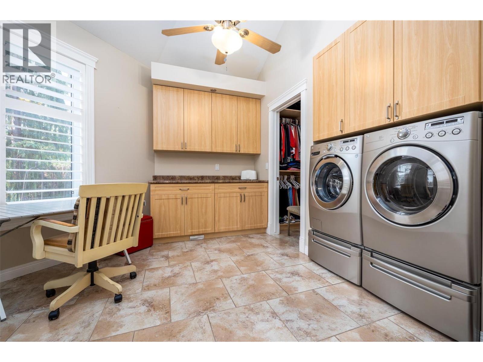 Large laundry room - 375 Trumpeter Court, Kelowna, BC - Indoor Photo Showing Laundry Room