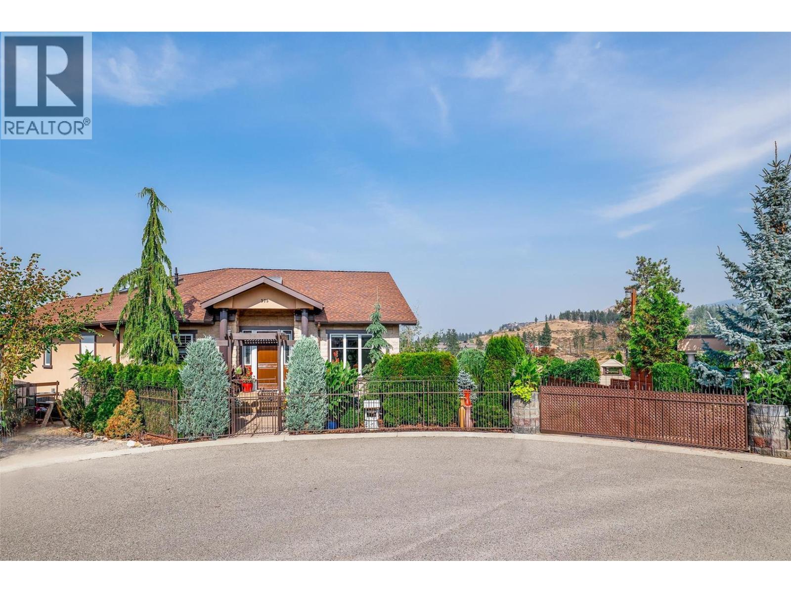 Gated driveway - 375 Trumpeter Court, Kelowna, BC - Outdoor