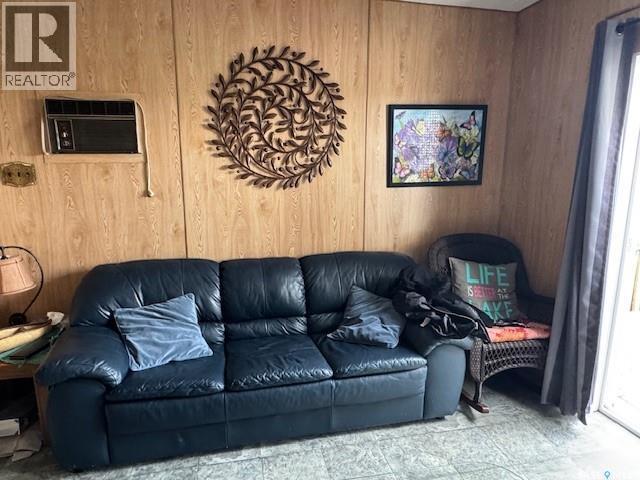 692 Aqualane Avenue, Aquadeo, SK - Indoor Photo Showing Living Room