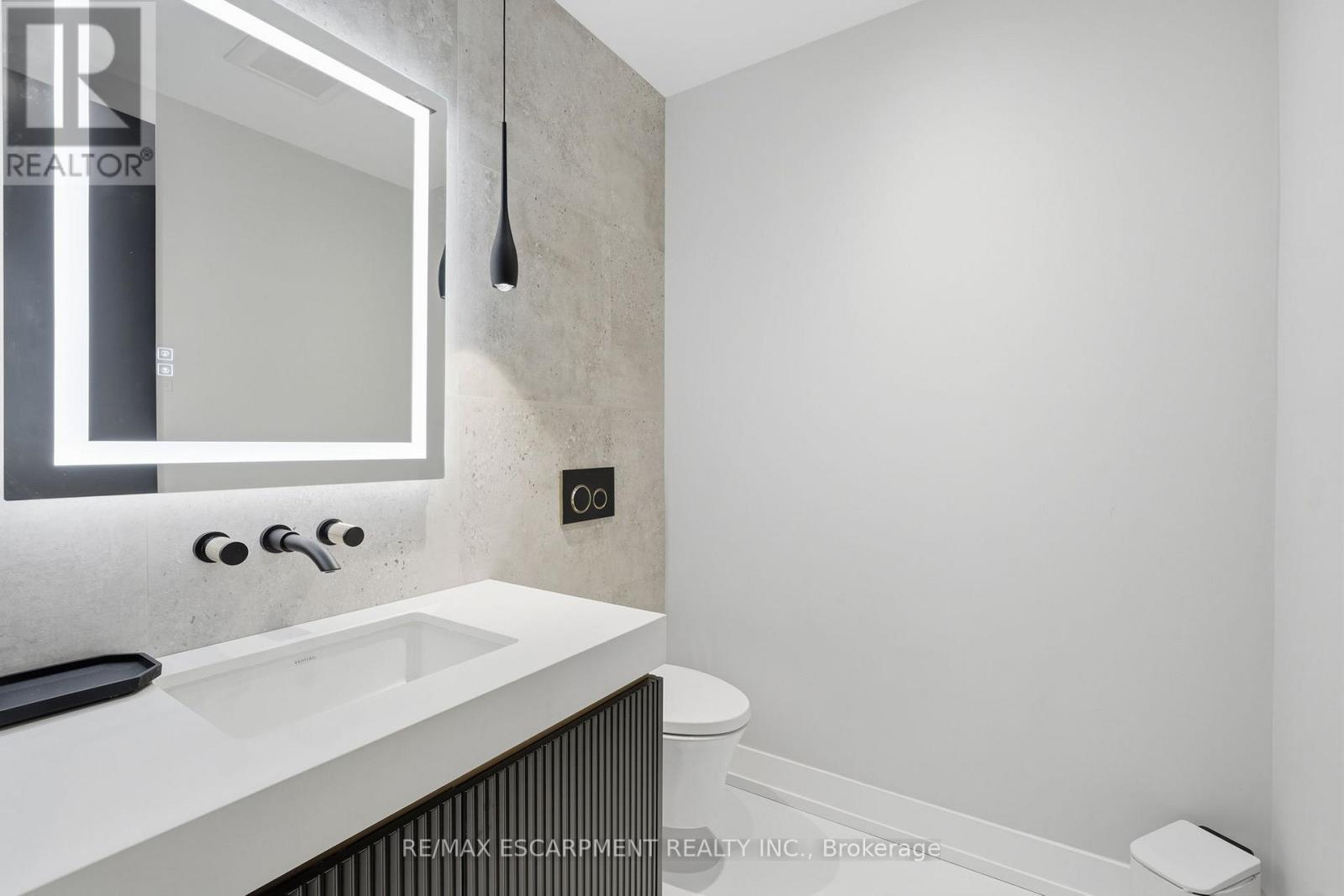 700 Montbeck Crescent, Mississauga, ON - Indoor Photo Showing Bathroom