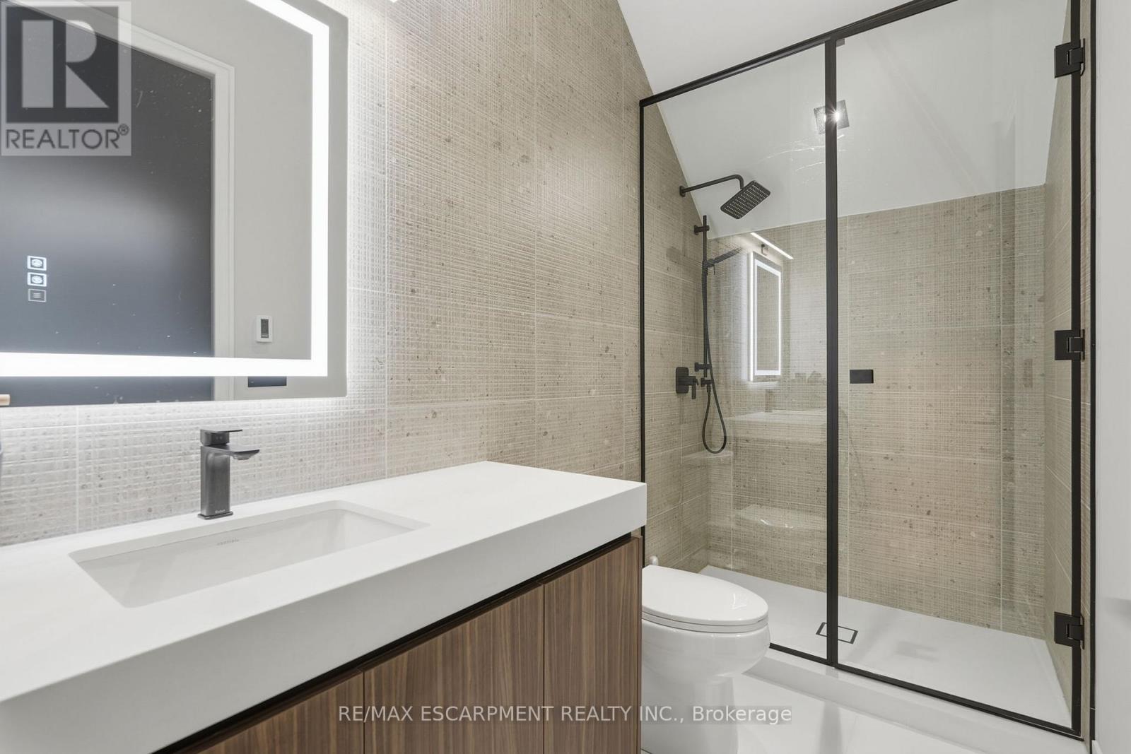 700 Montbeck Crescent, Mississauga, ON - Indoor Photo Showing Bathroom
