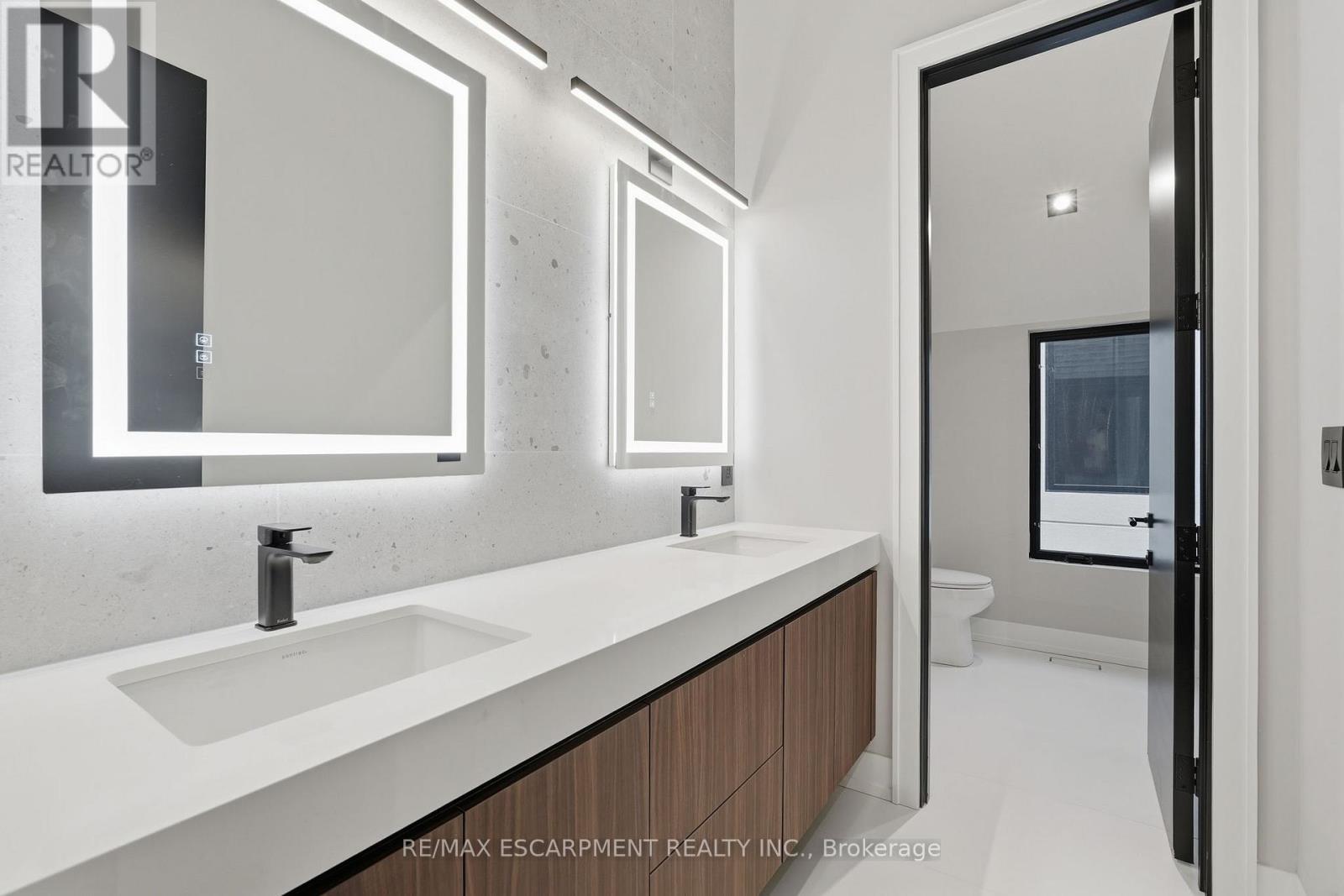 700 Montbeck Crescent, Mississauga, ON - Indoor Photo Showing Bathroom