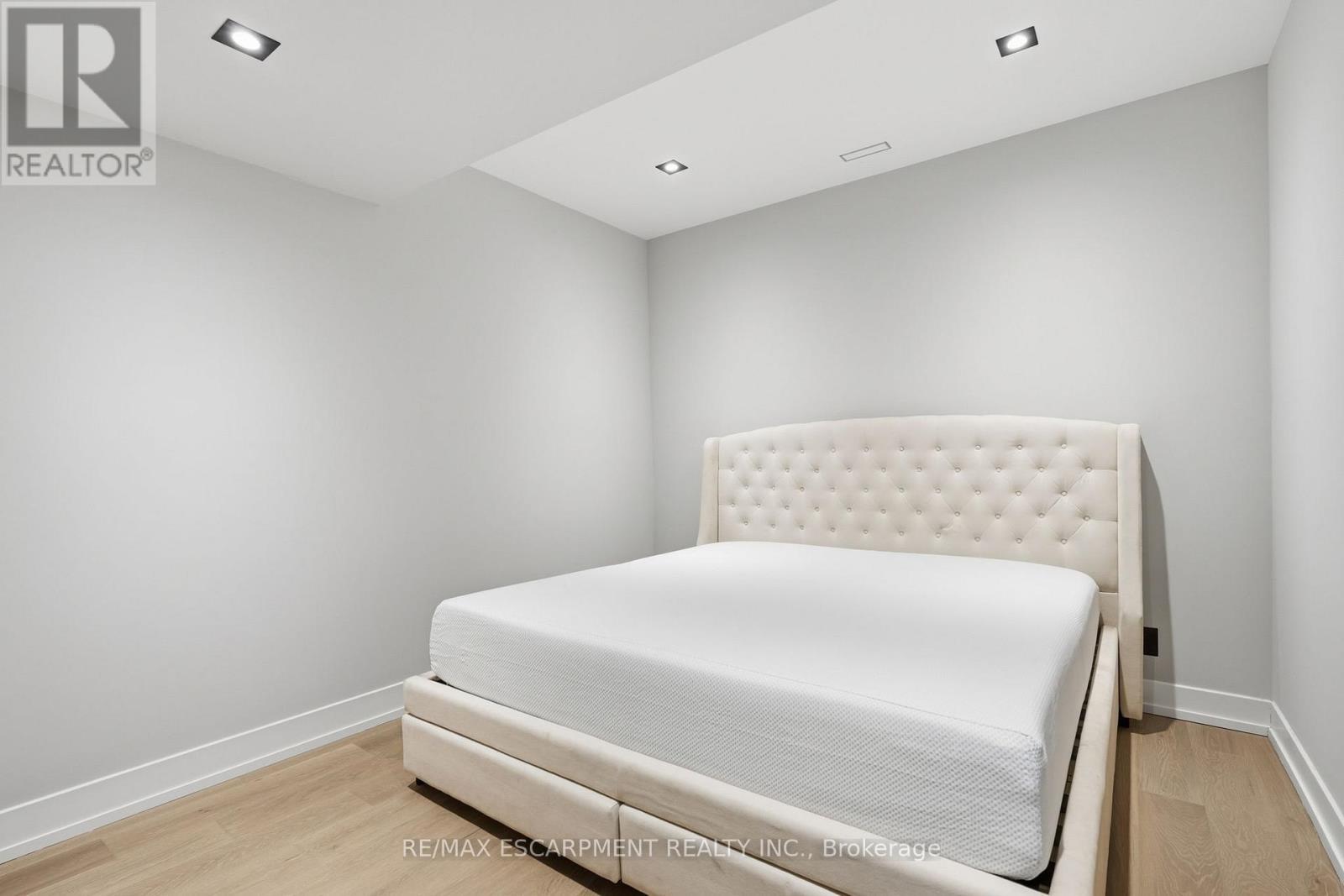 700 Montbeck Crescent, Mississauga, ON - Indoor Photo Showing Bedroom