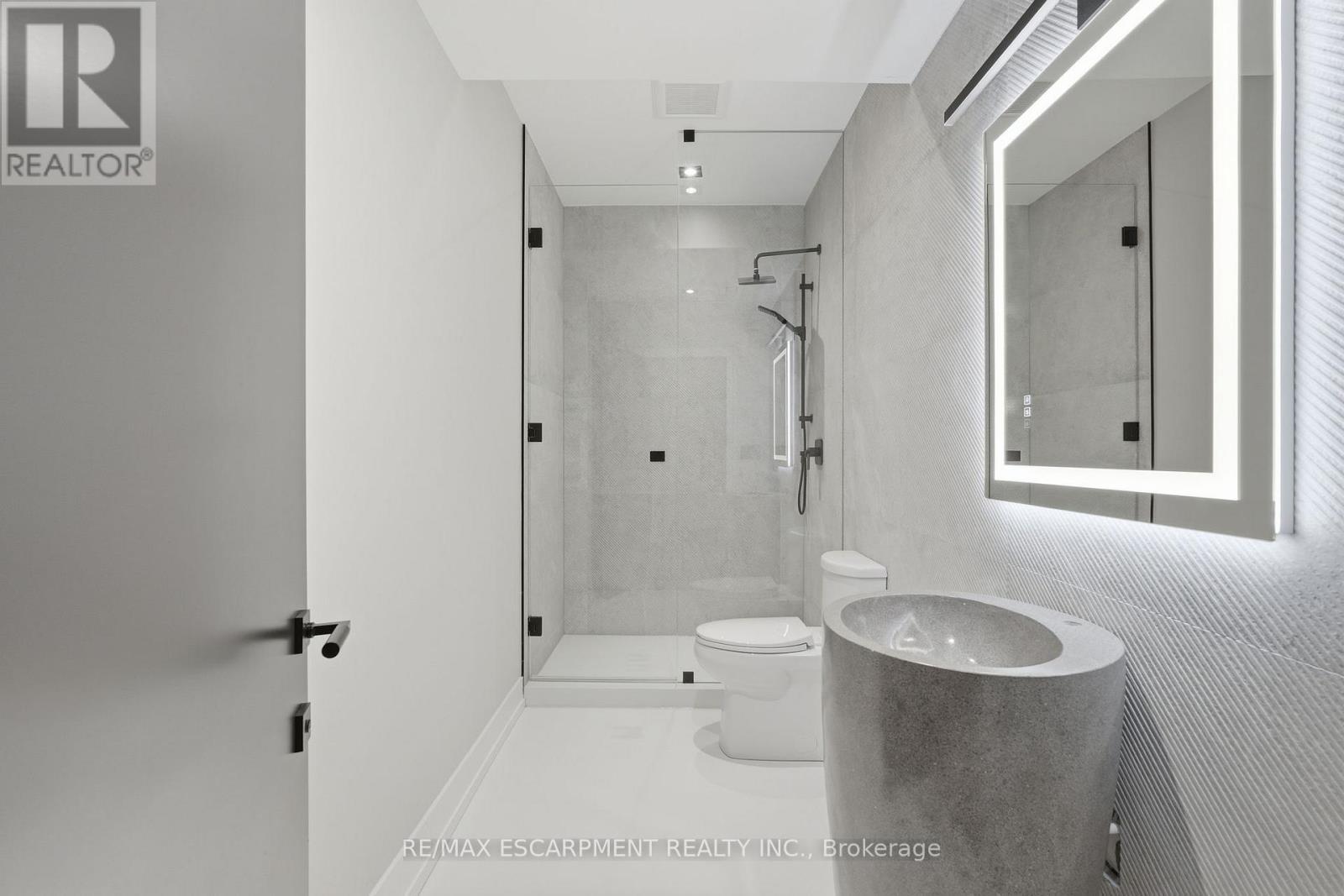 700 Montbeck Crescent, Mississauga, ON - Indoor Photo Showing Bathroom