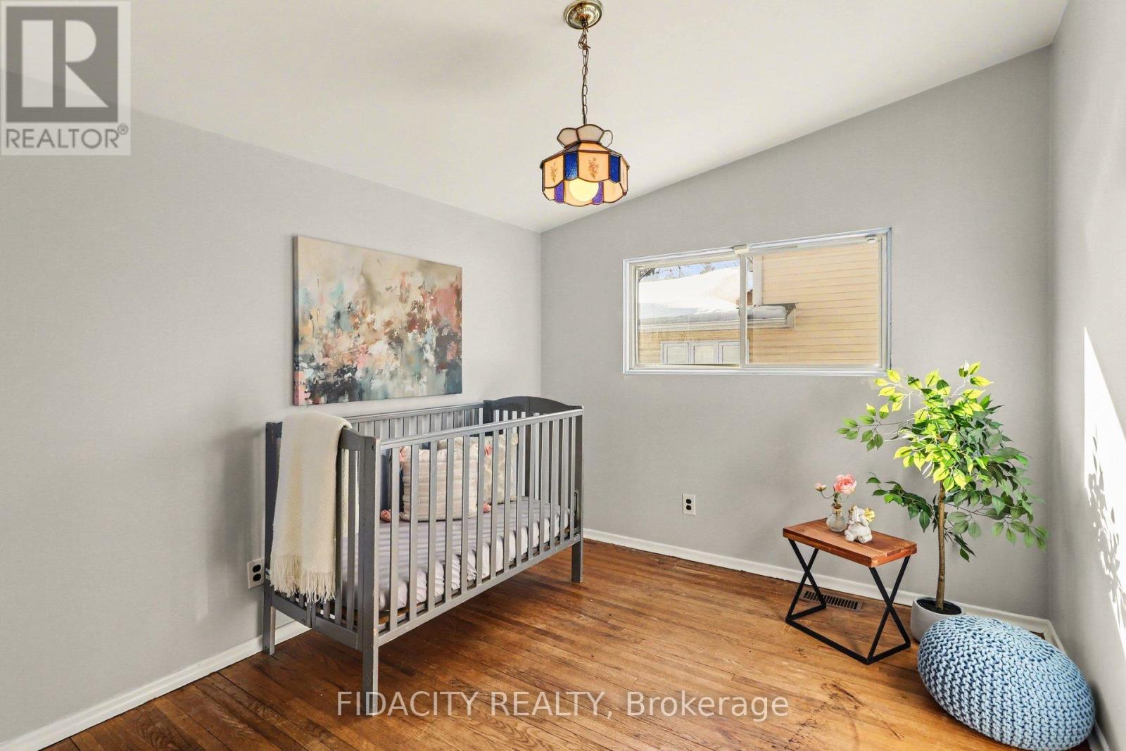 1933 Connecticut Avenue, Ottawa, ON - Indoor Photo Showing Bedroom