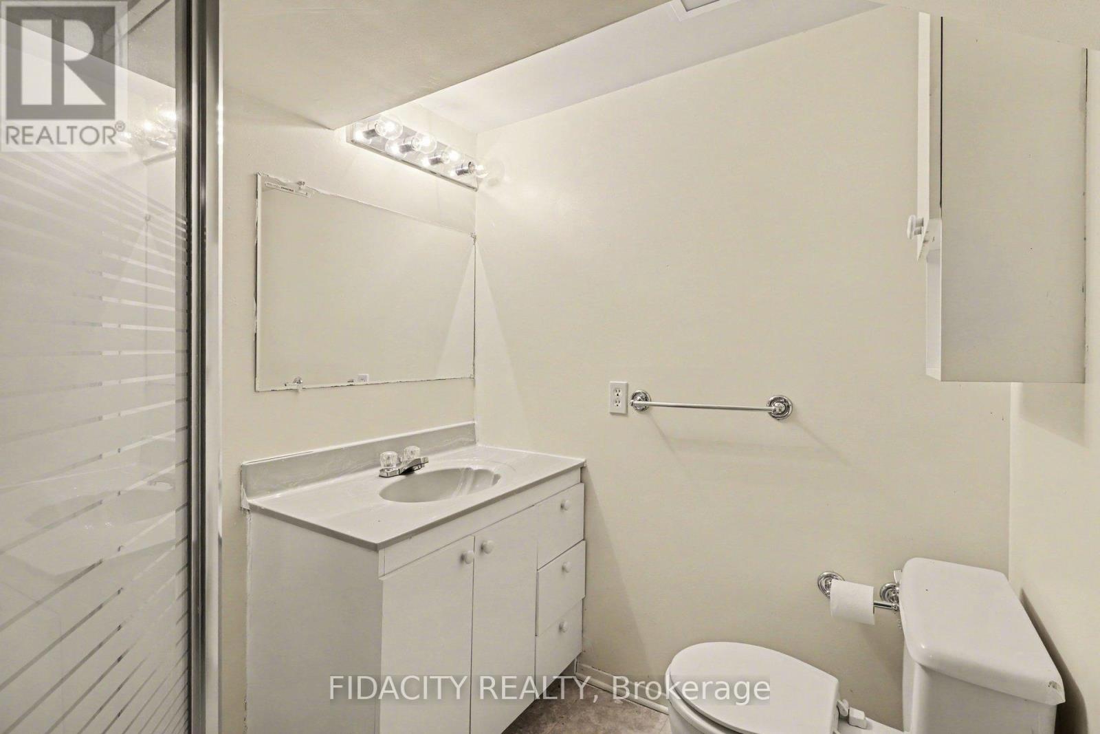 1933 Connecticut Avenue, Ottawa, ON - Indoor Photo Showing Bathroom