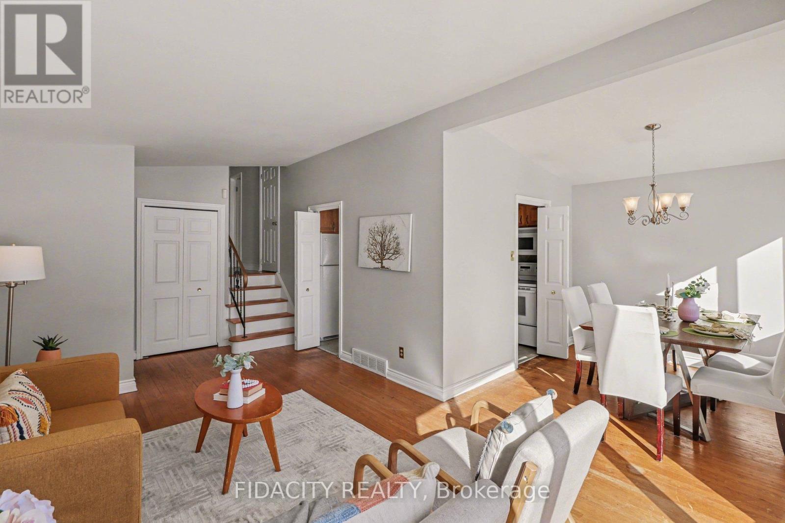 1933 Connecticut Avenue, Ottawa, ON - Indoor Photo Showing Living Room