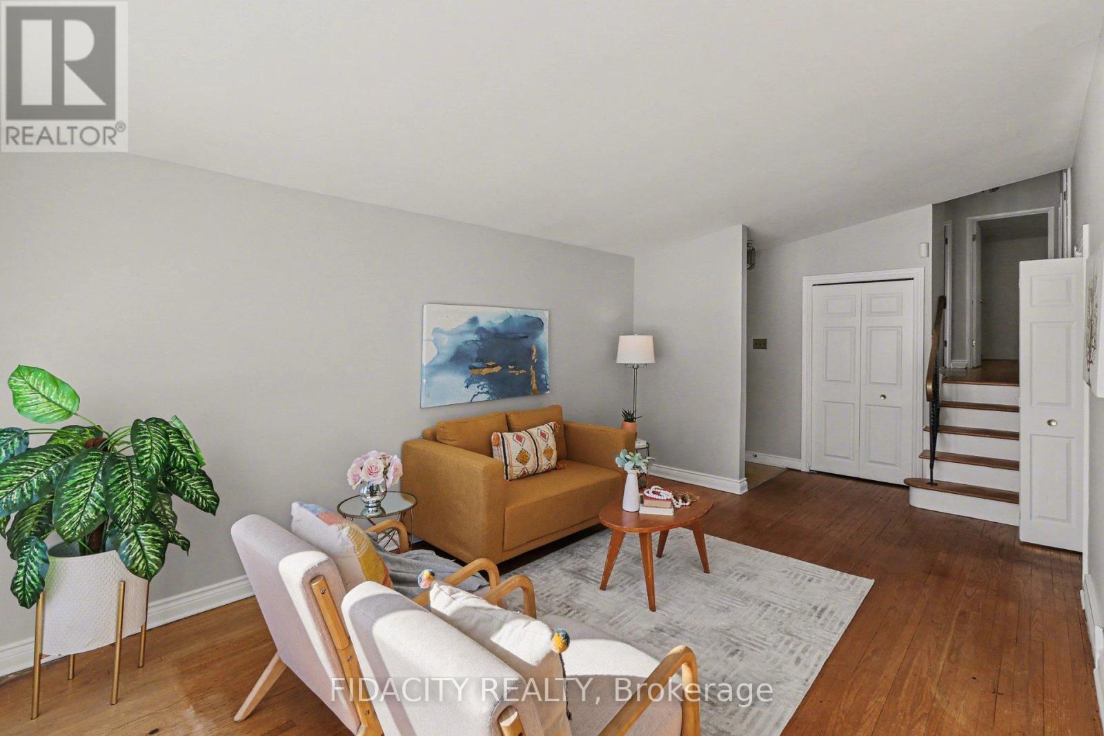 1933 Connecticut Avenue, Ottawa, ON - Indoor Photo Showing Living Room