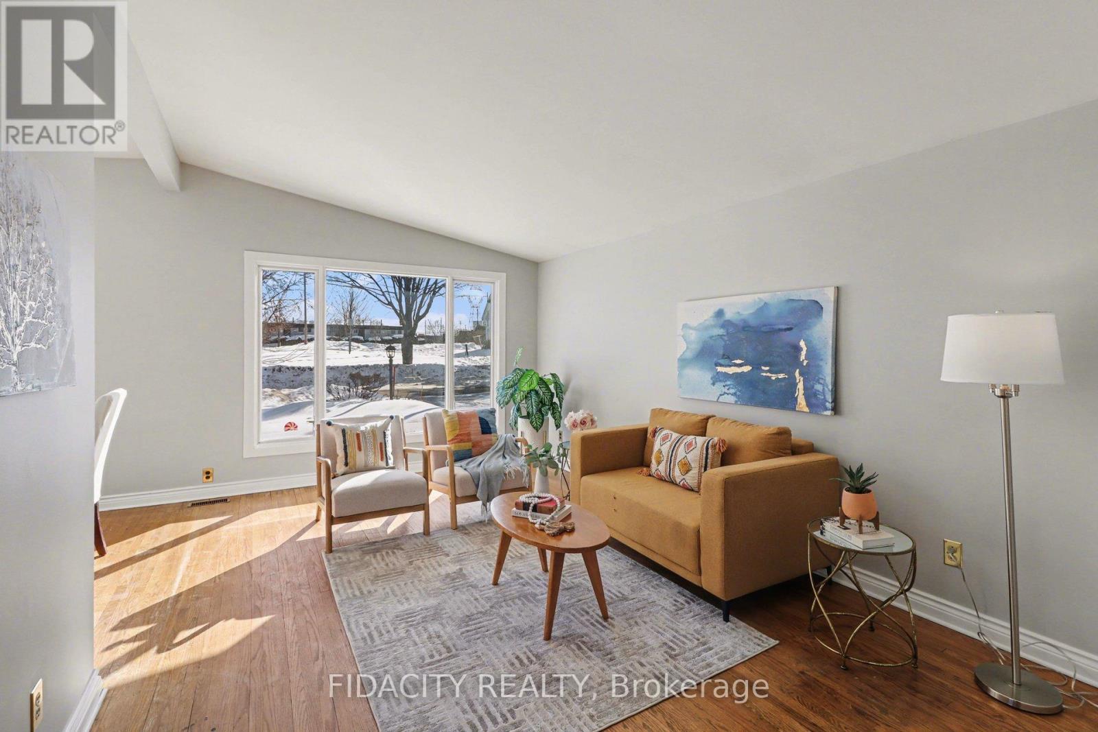 1933 Connecticut Avenue, Ottawa, ON - Indoor Photo Showing Living Room