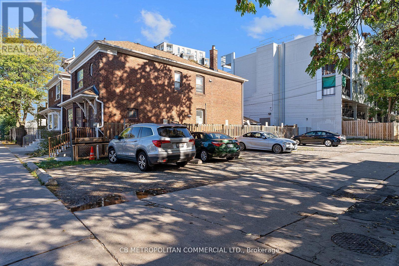 15 Augusta Avenue, Toronto, ON