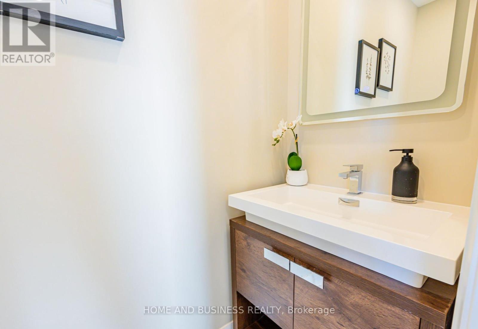 1326 Meredith Avenue, Mississauga, ON - Indoor Photo Showing Bathroom