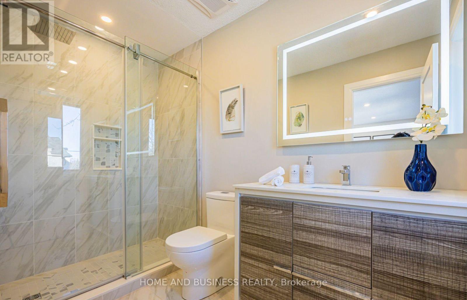 1326 Meredith Avenue, Mississauga, ON - Indoor Photo Showing Bathroom