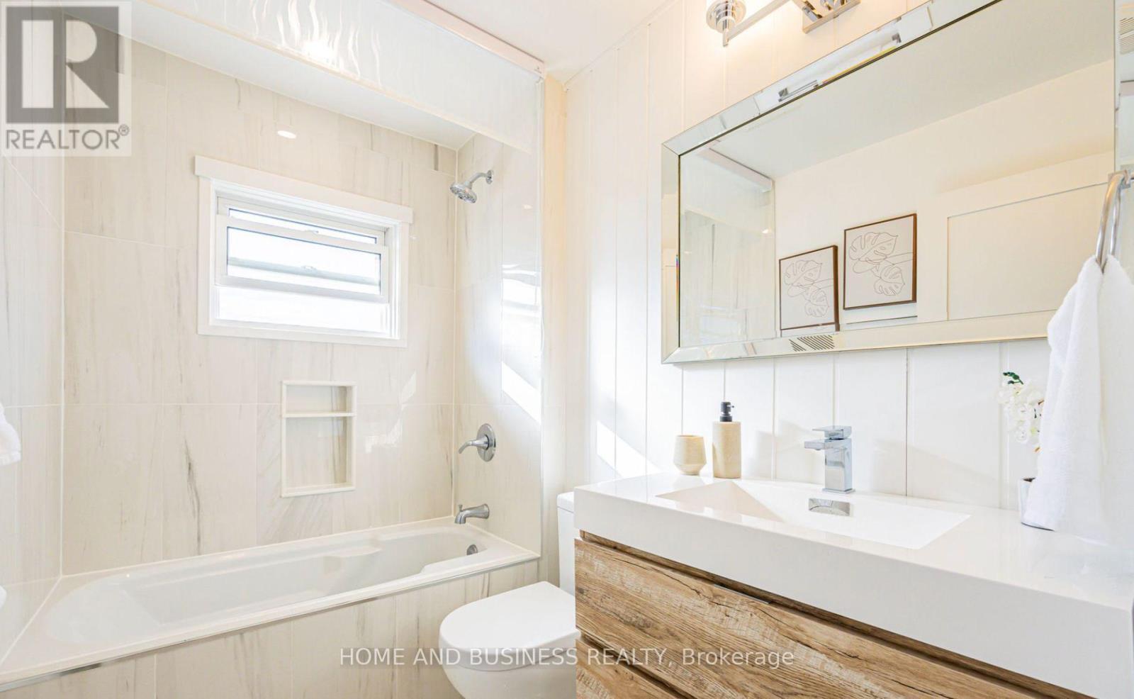 1326 Meredith Avenue, Mississauga, ON - Indoor Photo Showing Bathroom