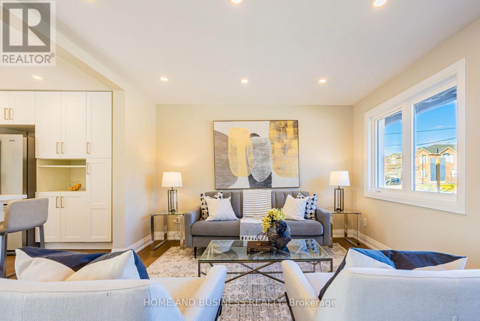 1326 Meredith Avenue, Mississauga, ON - Indoor Photo Showing Living Room