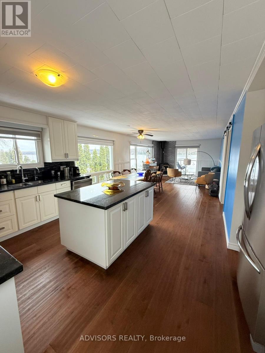 9 Bow Road, Tiny, ON - Indoor Photo Showing Kitchen