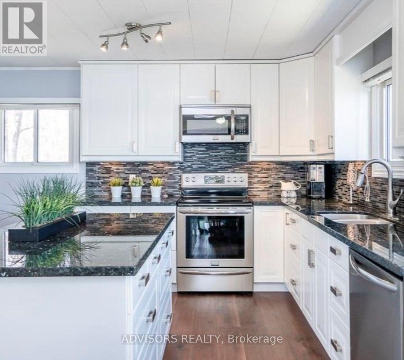 9 Bow Road, Tiny, ON - Indoor Photo Showing Kitchen With Upgraded Kitchen