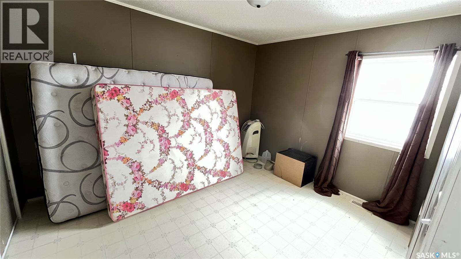 #14 Cypress Mobile Home Park, Maple Creek, SK - Indoor Photo Showing Other Room