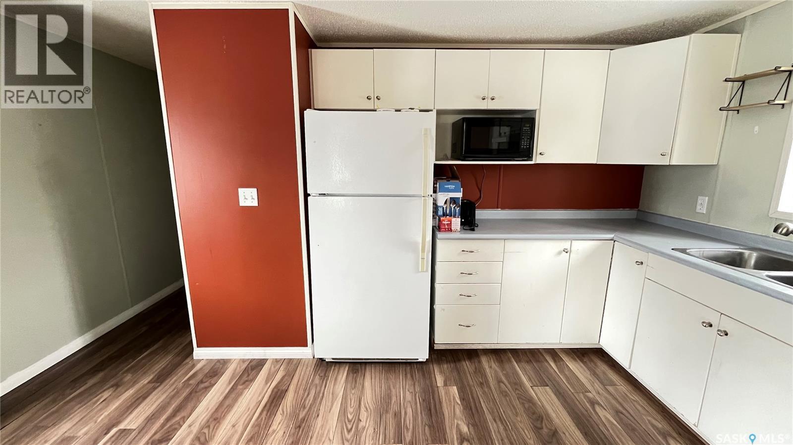 #14 Cypress Mobile Home Park, Maple Creek, SK - Indoor Photo Showing Kitchen