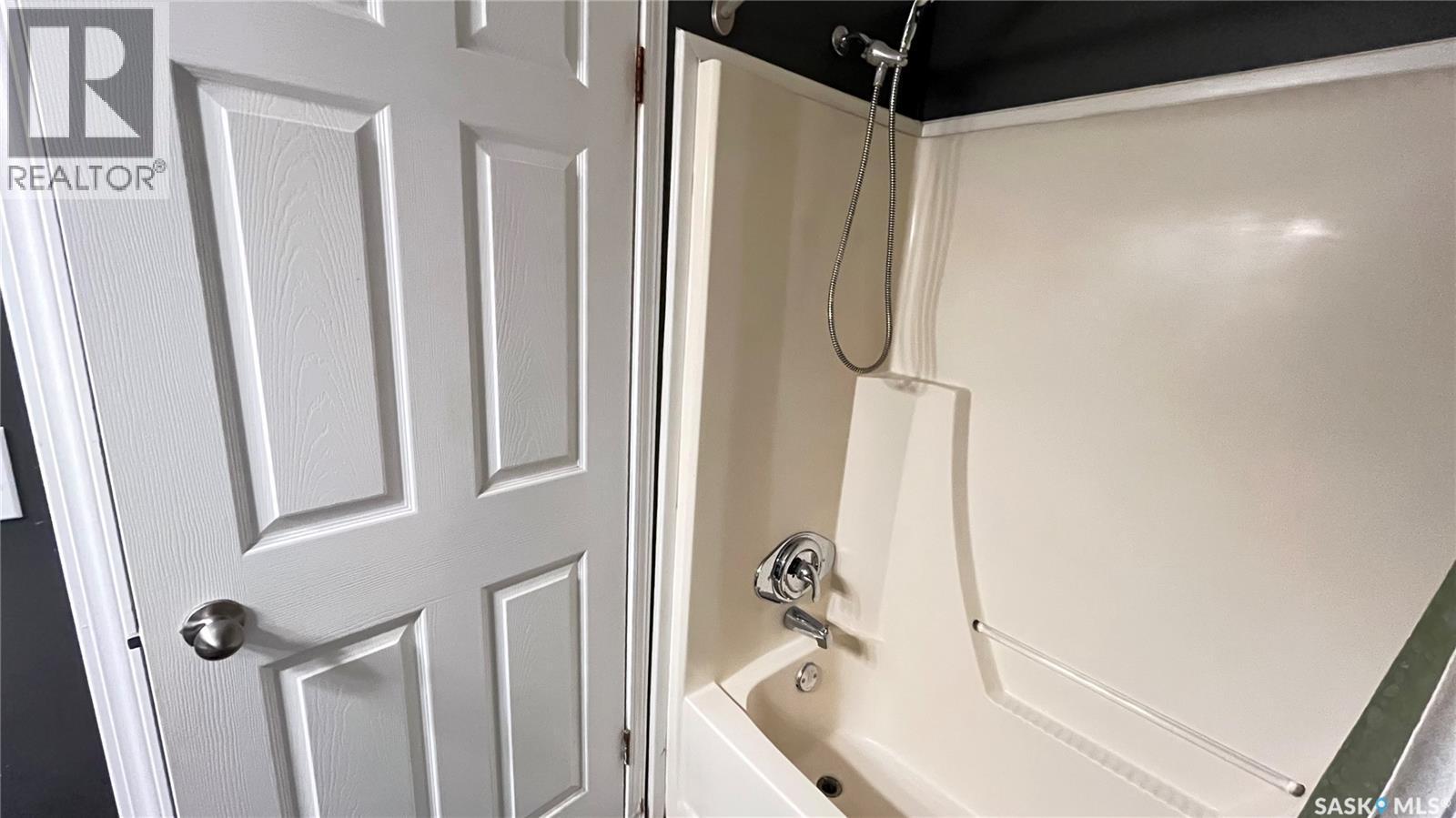 #14 Cypress Mobile Home Park, Maple Creek, SK - Indoor Photo Showing Bathroom