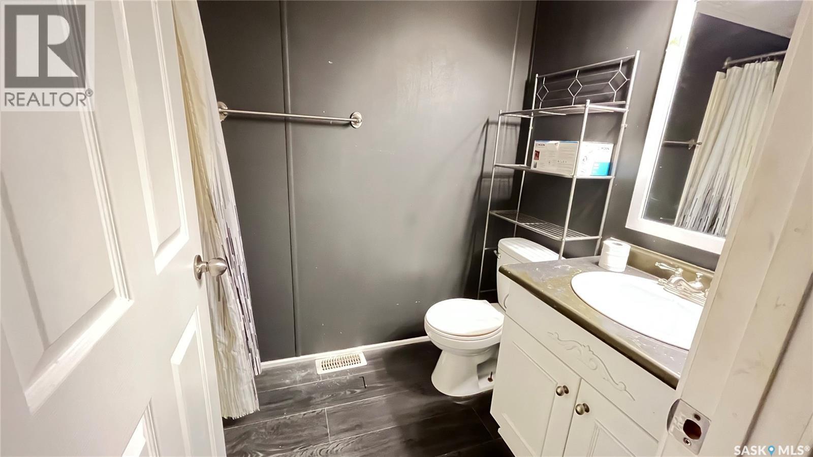 #14 Cypress Mobile Home Park, Maple Creek, SK - Indoor Photo Showing Bathroom
