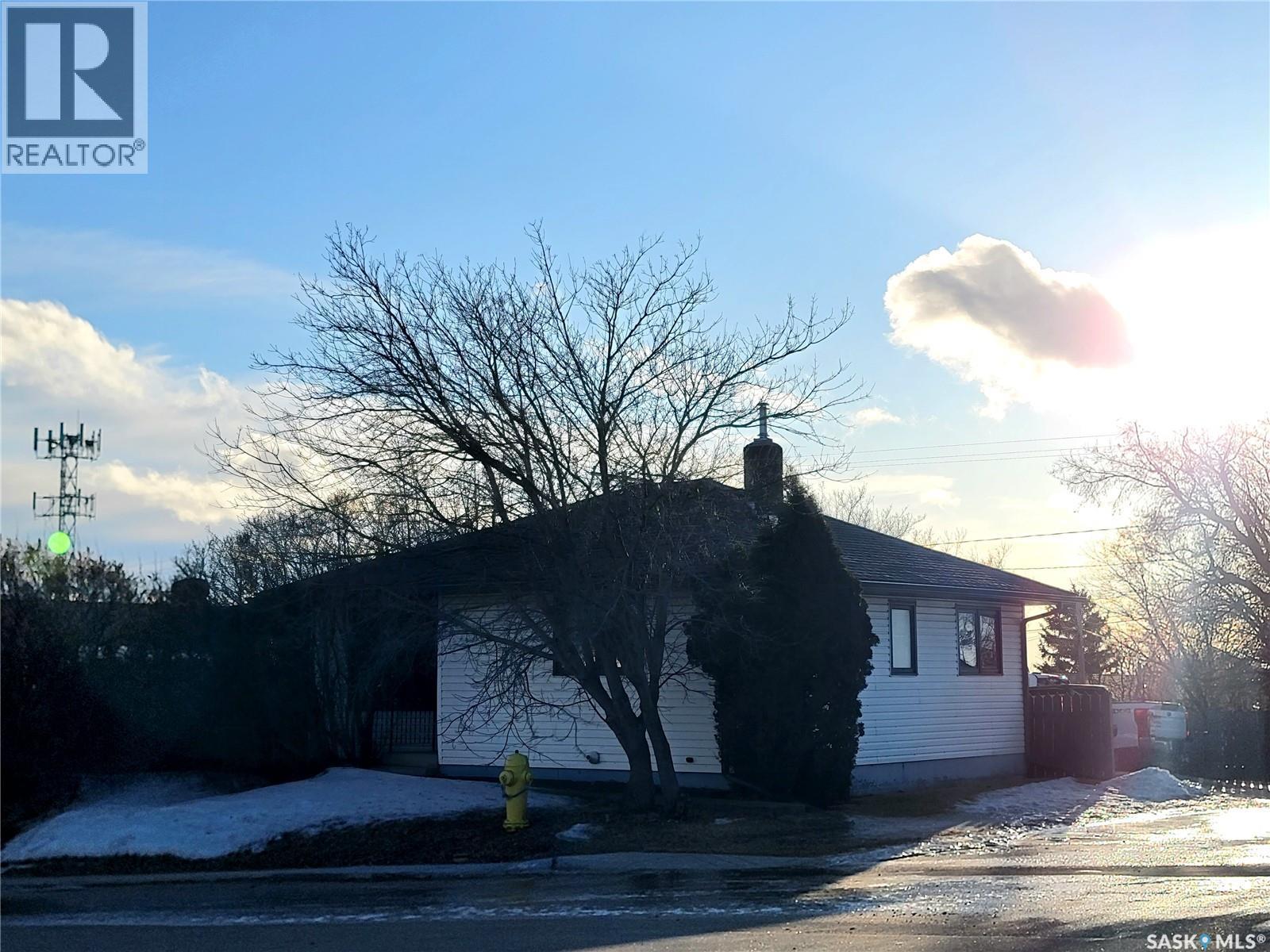 4812 Post Street, Macklin, SK - Outdoor