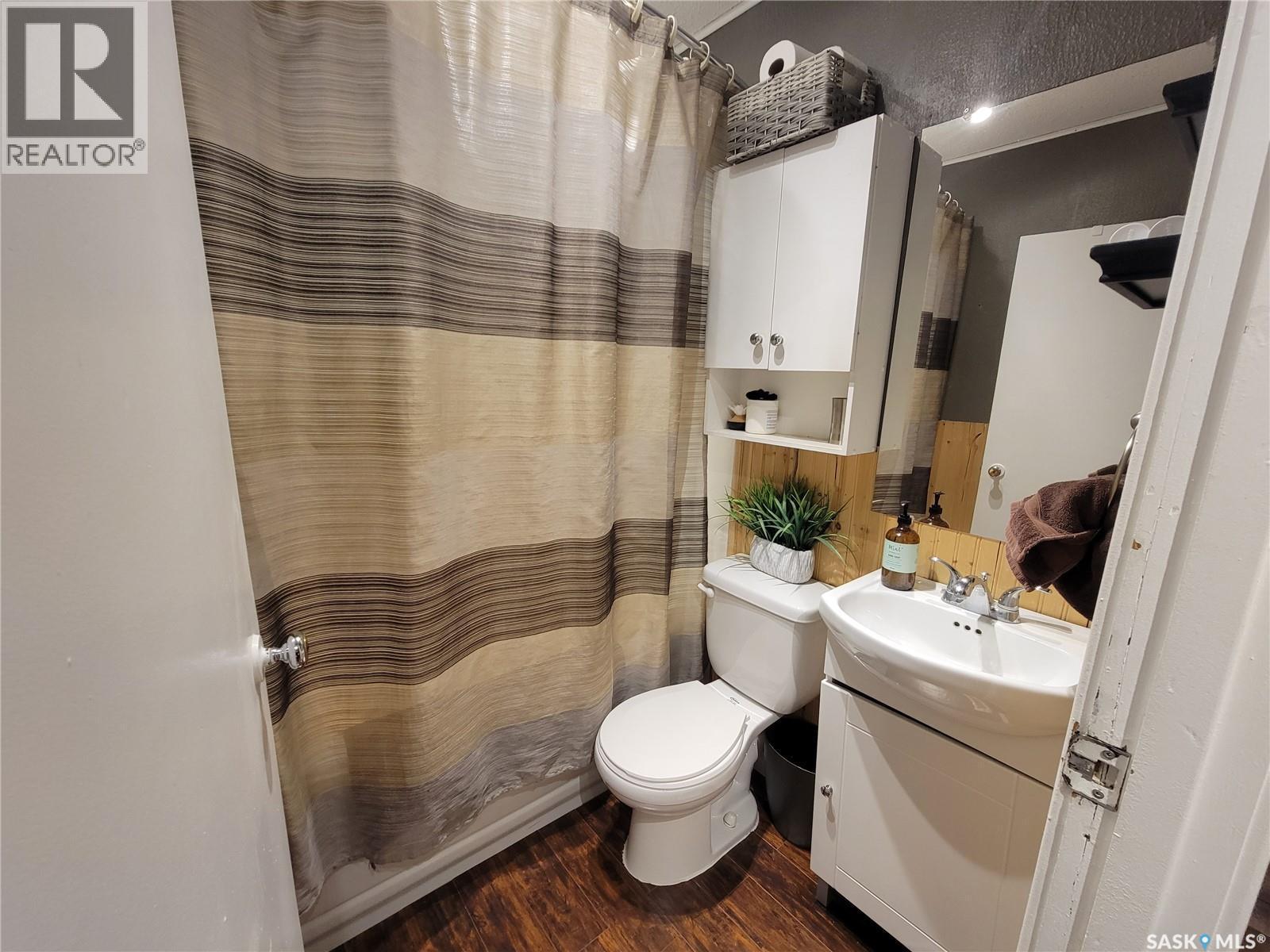 4812 Post Street, Macklin, SK - Indoor Photo Showing Bathroom