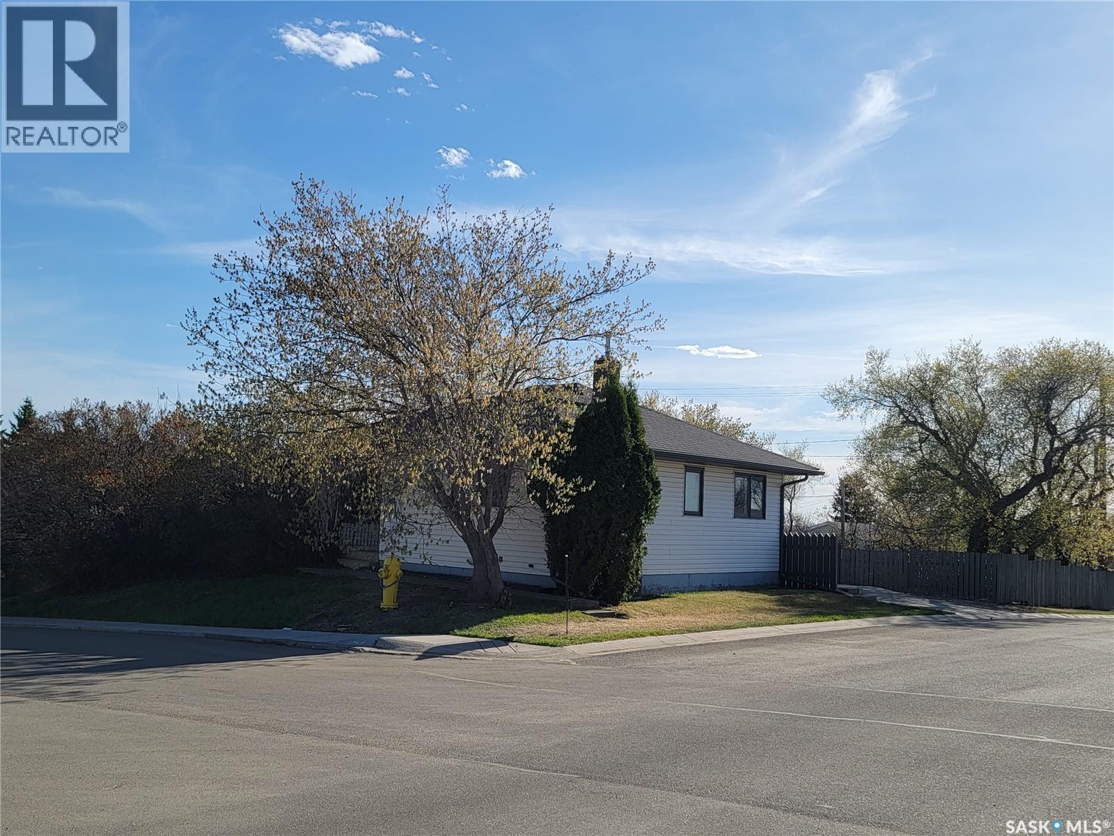 4812 Post Street, Macklin, SK - Outdoor