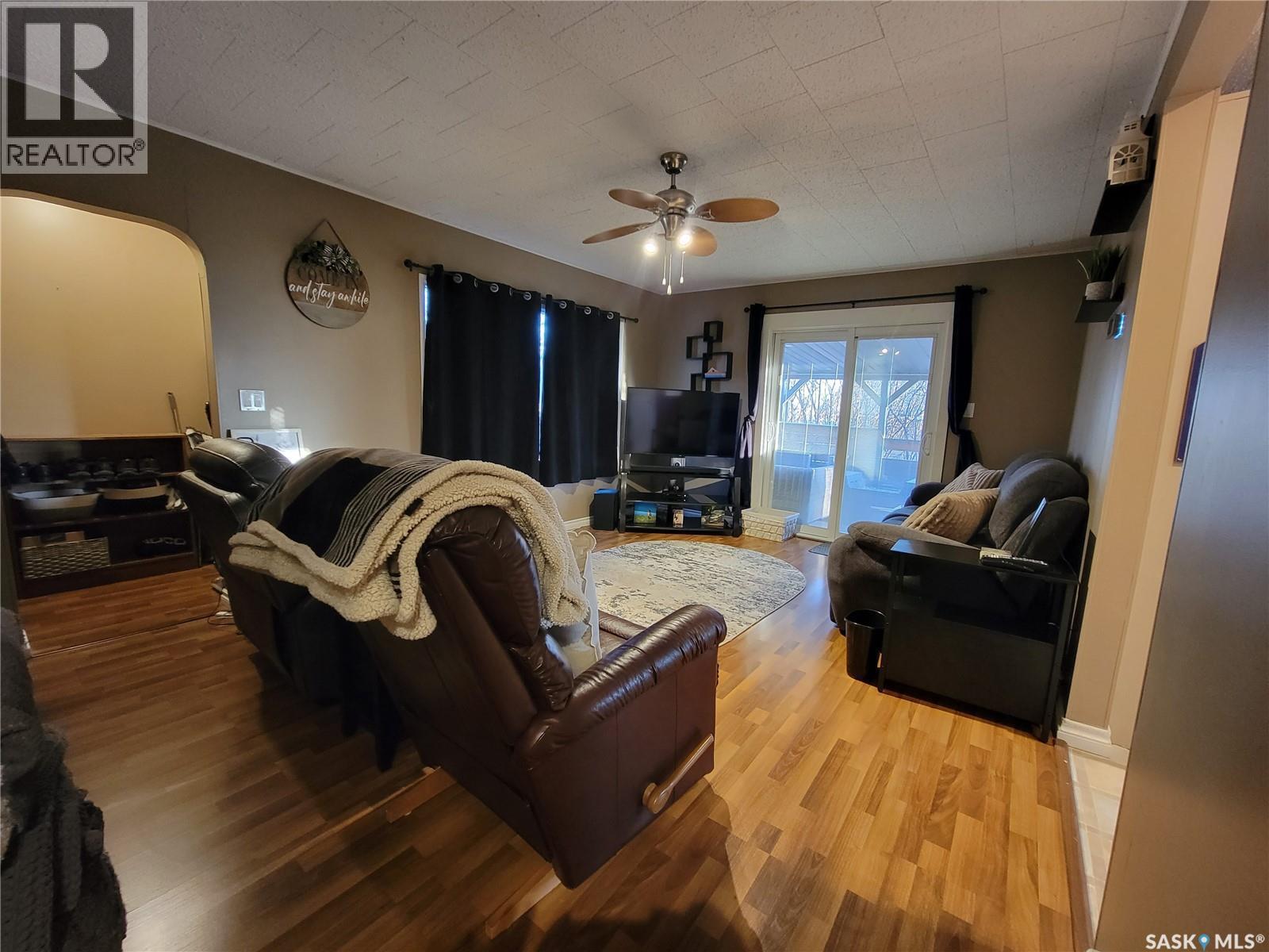 4812 Post Street, Macklin, SK - Indoor Photo Showing Living Room