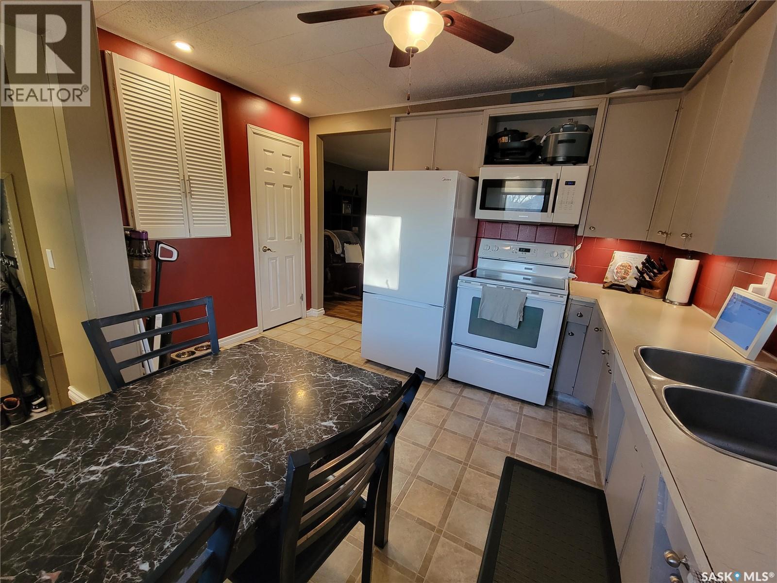 4812 Post Street, Macklin, SK - Indoor Photo Showing Kitchen With Double Sink