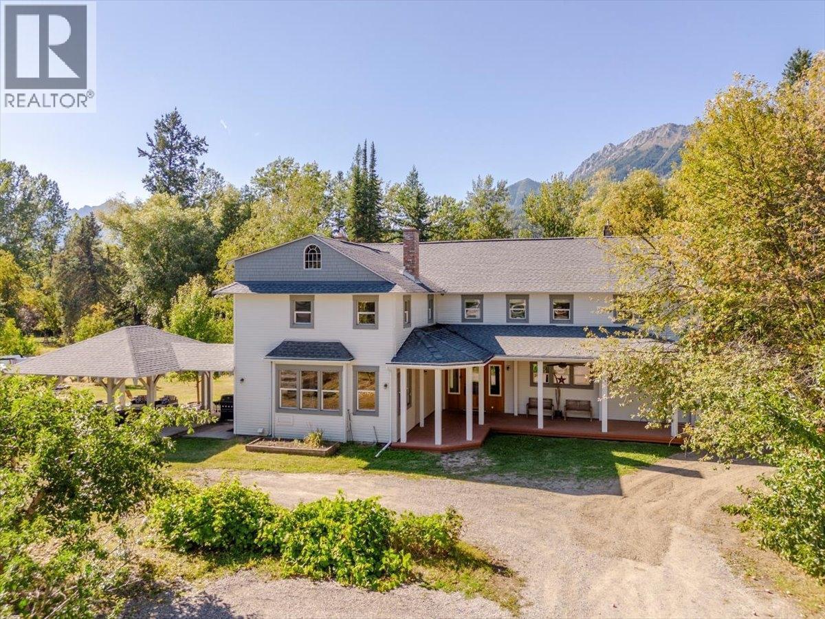 9 Park Crescent, Fernie, BC - Outdoor With Deck Patio Veranda With Facade