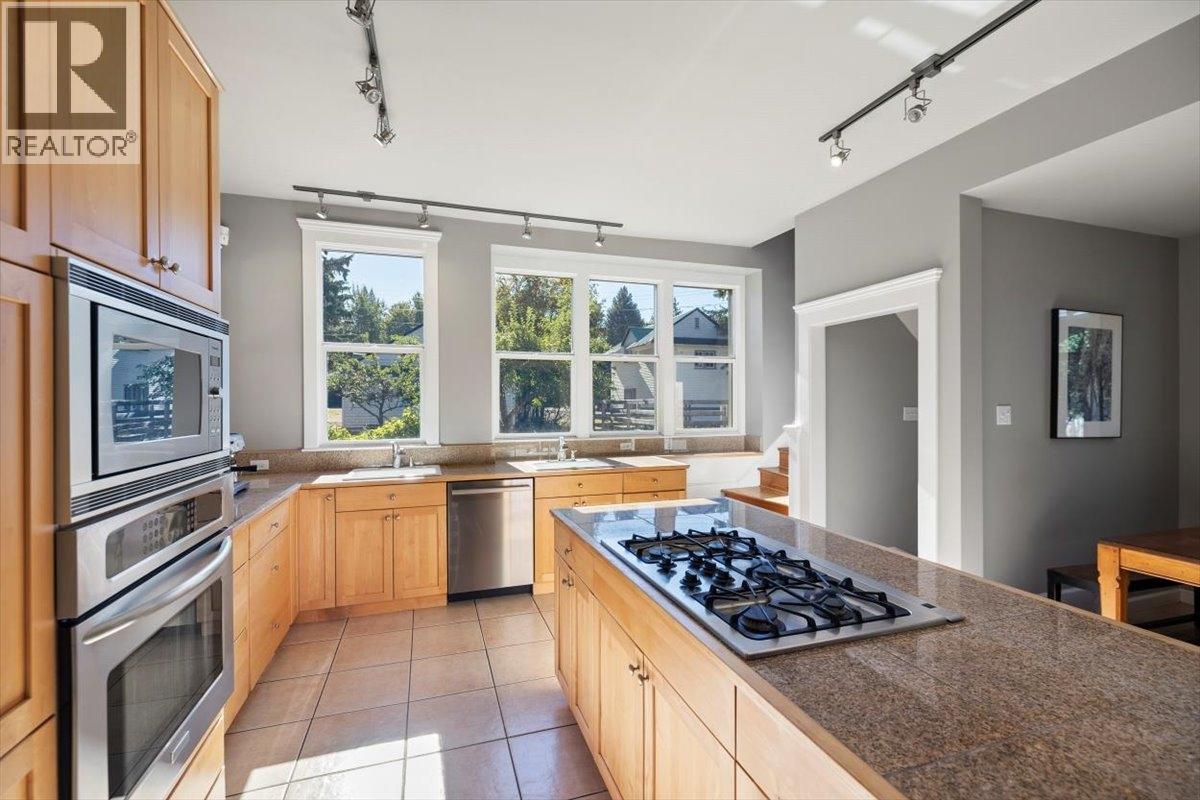 9 Park Crescent, Fernie, BC - Indoor Photo Showing Kitchen