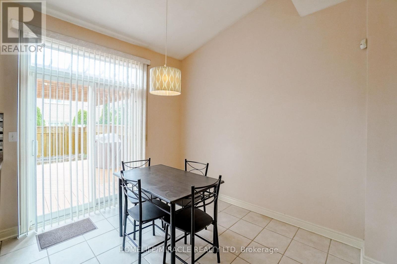824 Khan Crescent, Mississauga, ON - Indoor Photo Showing Dining Room