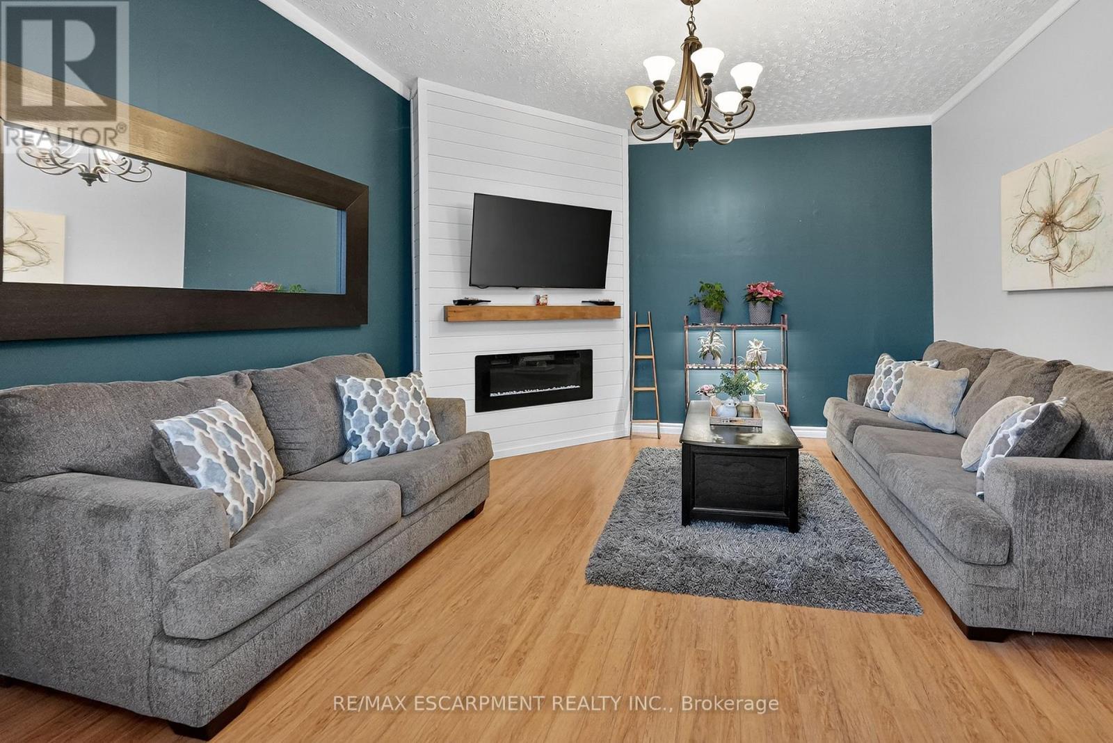 Main Level - Living Room - 287 Main Street E, Grimsby, ON - Outdoor With Facade