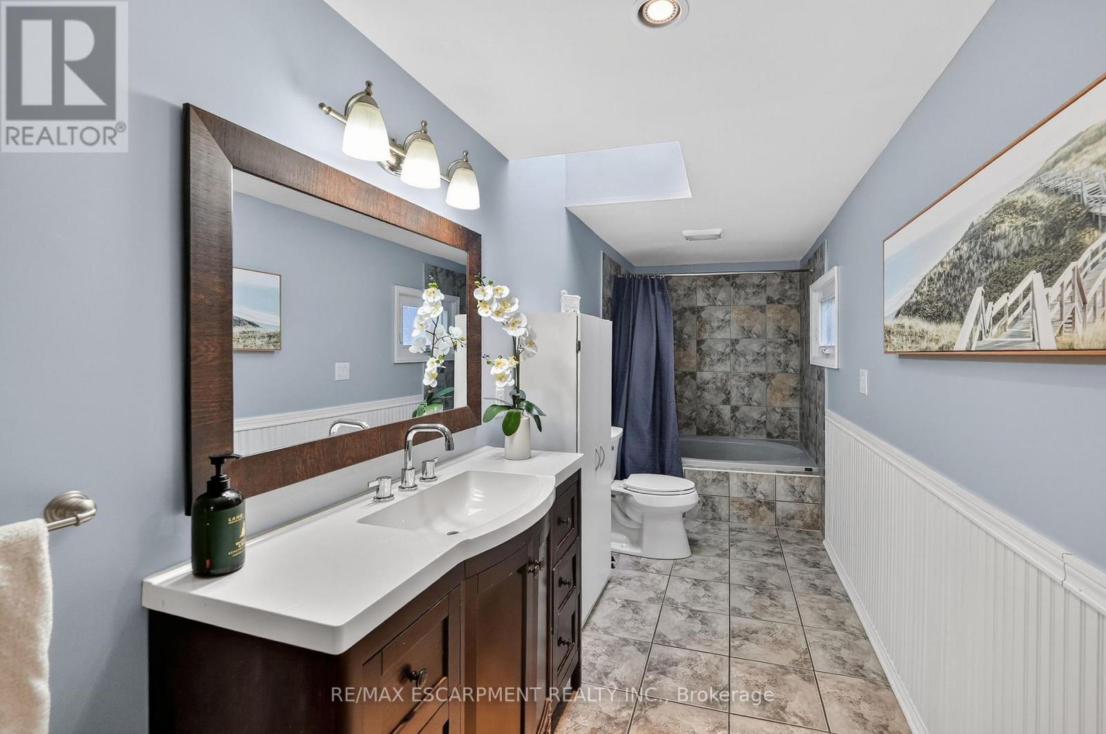 Main Level - Bathroom - 287 Main Street E, Grimsby, ON - Indoor Photo Showing Bathroom